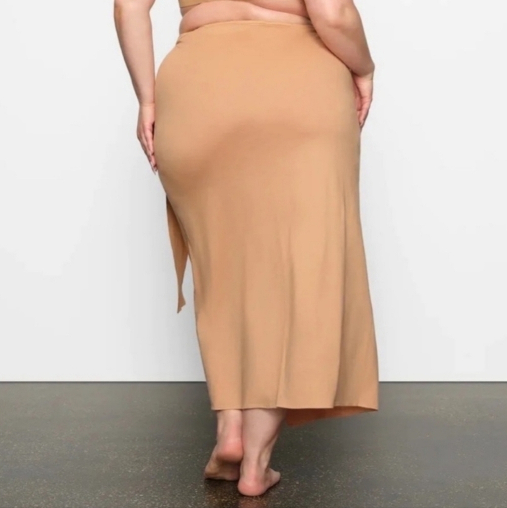 SKIMS Signature Swim Sarong Skirt in "Cocoa", Size 4X. NWT - Picture 5 of 7